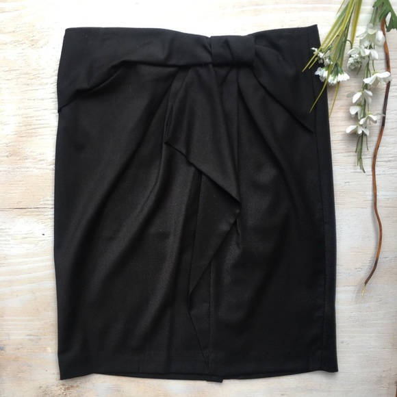 Banana Republic Dresses & Skirts - BANANA REPUBLIC Black Pencil Skirt Bow Detail
